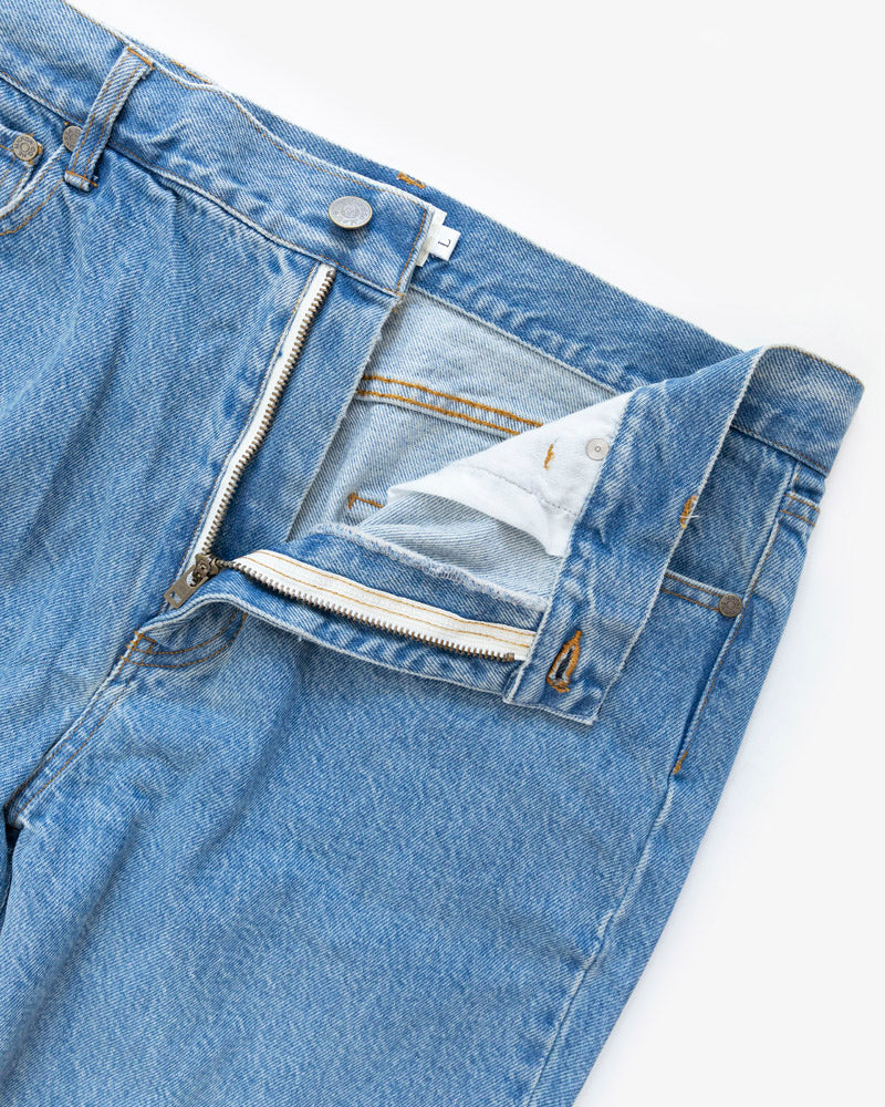 The 207 Jeans in Light Wash