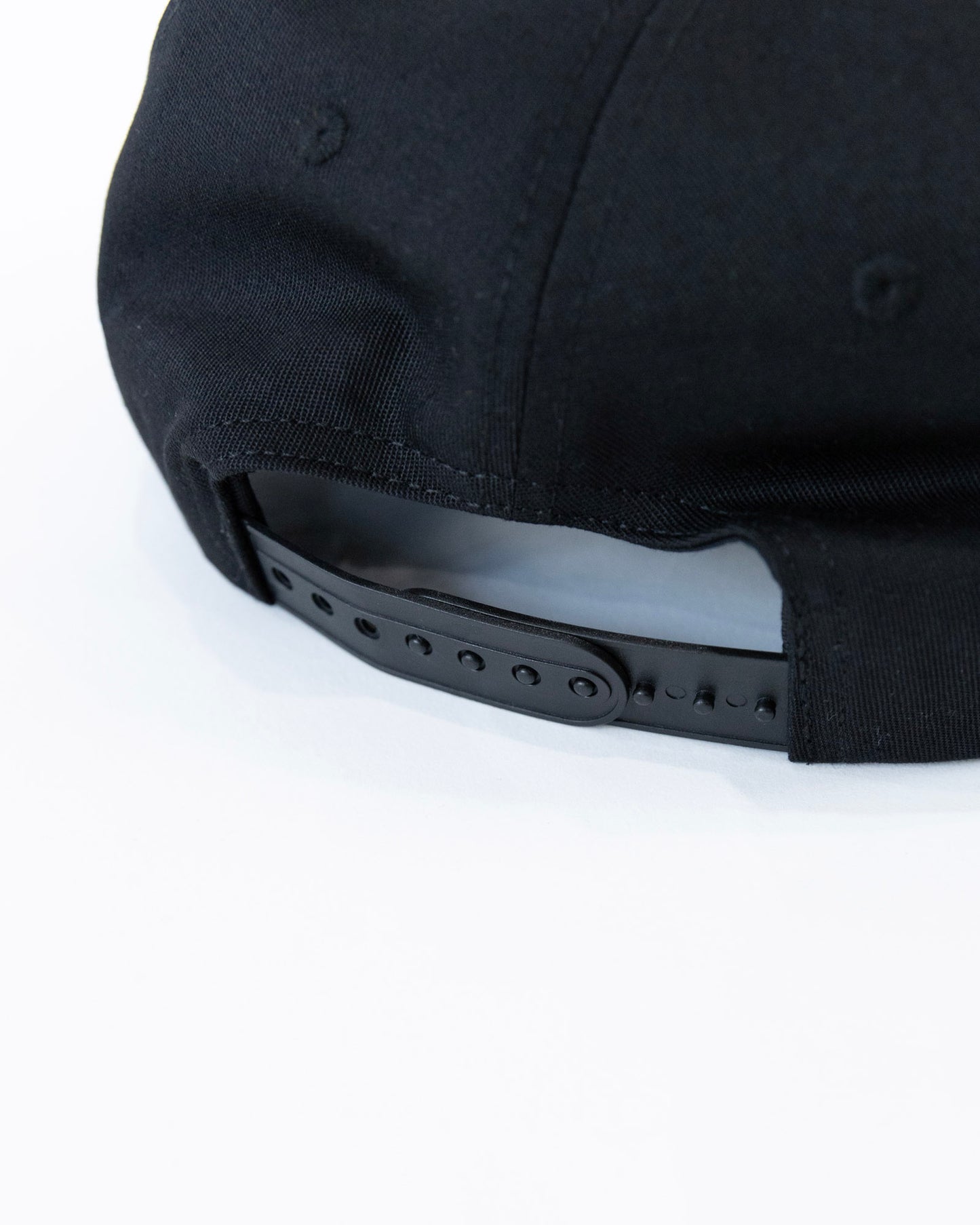 The BH Wreath Cap in Black