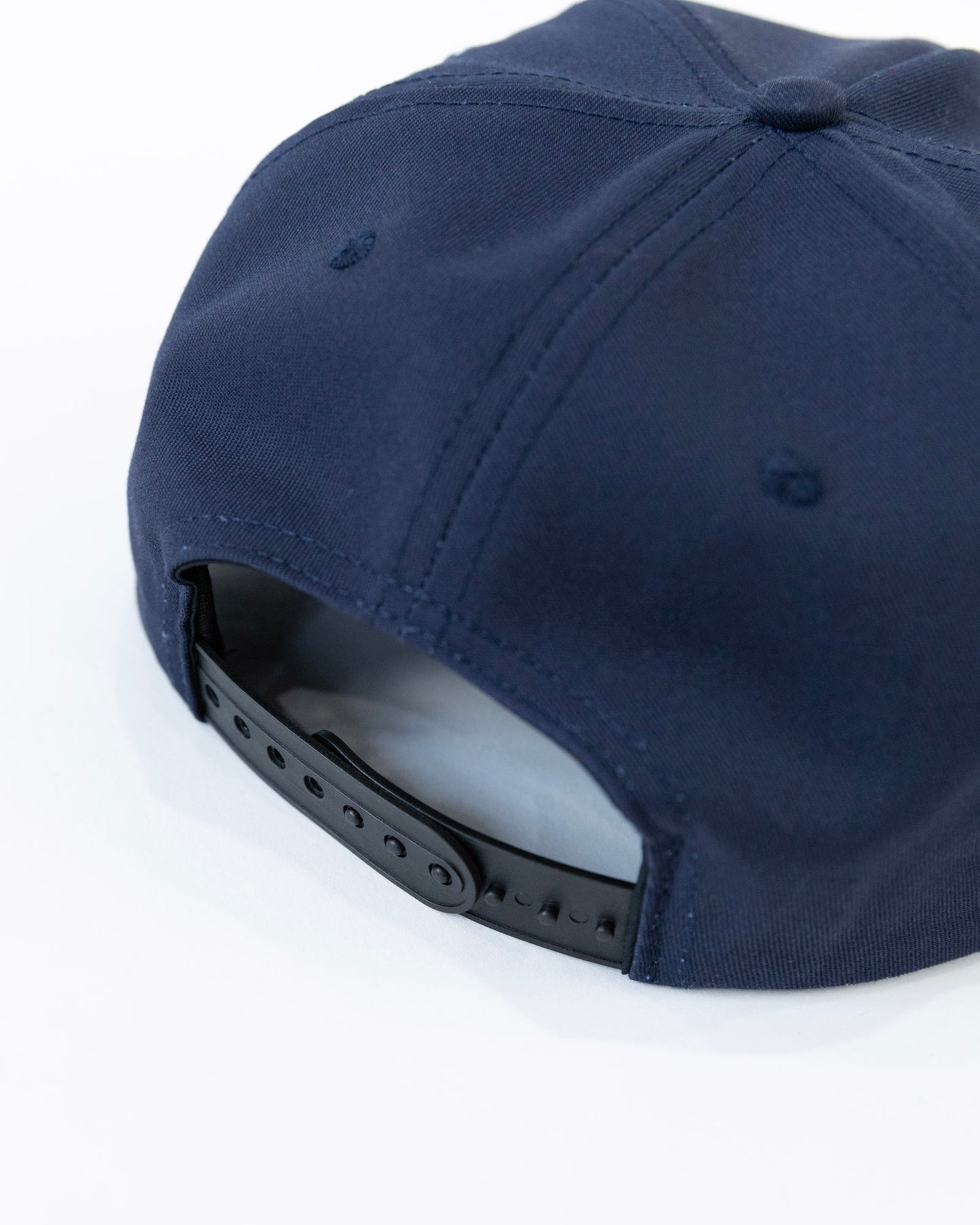 The BH Wreath Cap in Navy